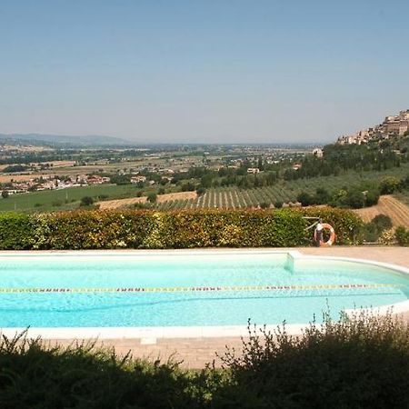 Agriturismo Fiordaliso Trevi Bagian luar foto