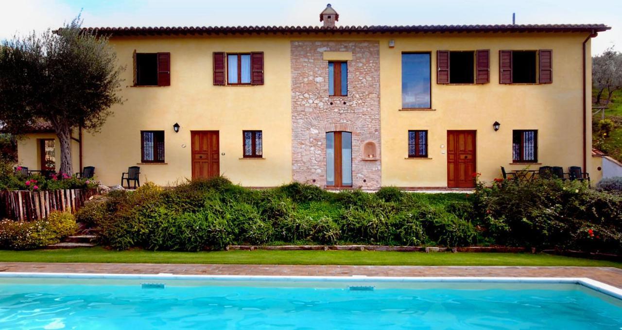 Agriturismo Fiordaliso Trevi Bagian luar foto