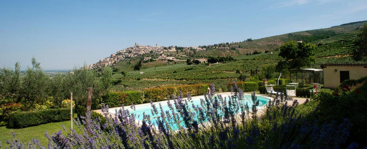 Agriturismo Fiordaliso Trevi Bagian luar foto