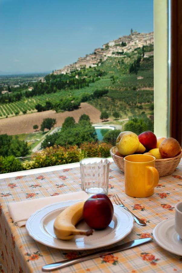 Agriturismo Fiordaliso Trevi Bagian luar foto