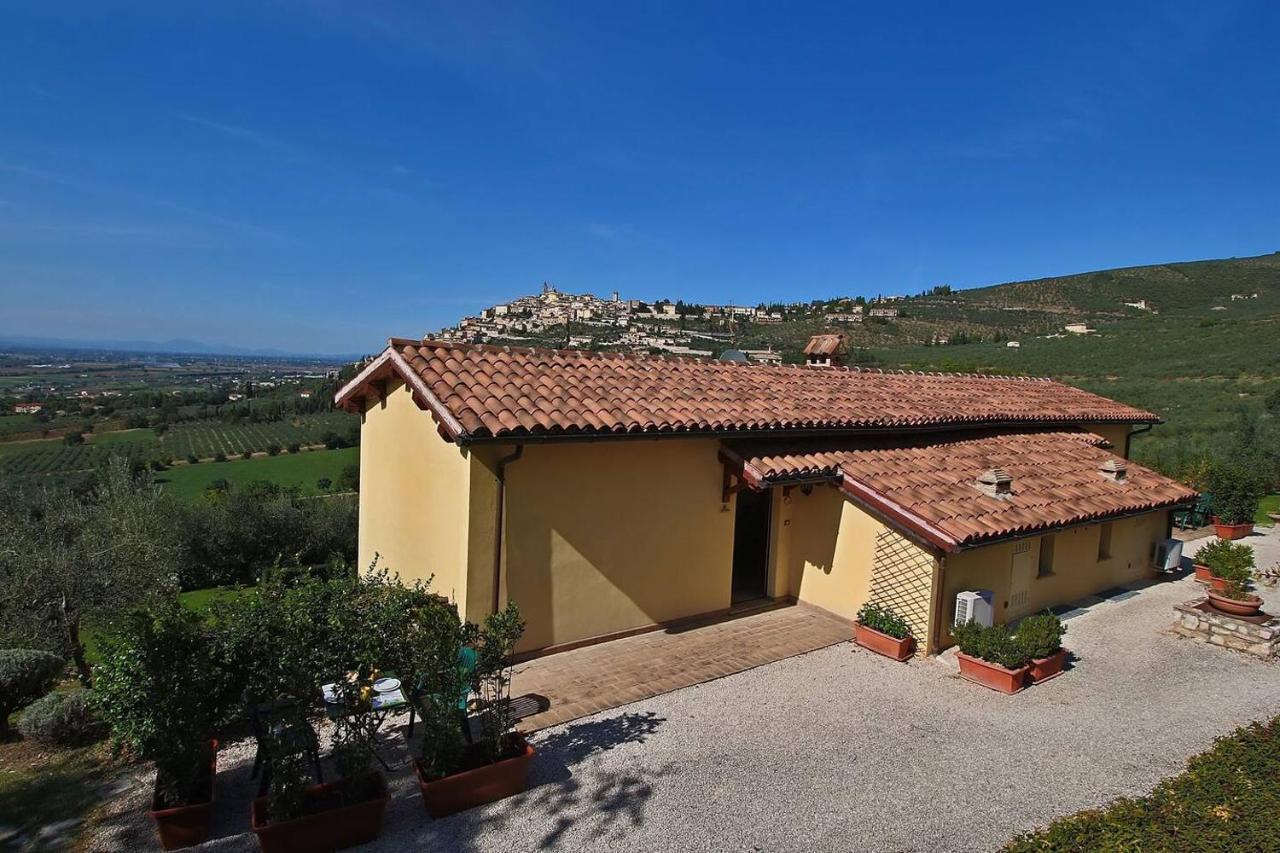 Agriturismo Fiordaliso Trevi Bagian luar foto